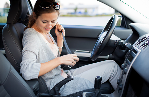 woman-in-car