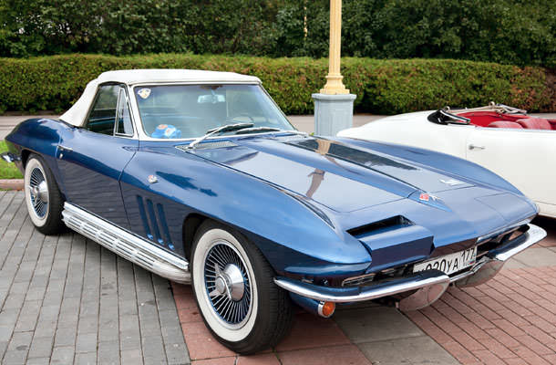 Chevrolette-C2-Sting-Ray-bigstock