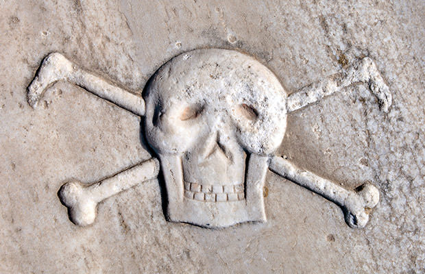 bigstock-Ancient-Pirate-Skull-And-Cross-86059610
